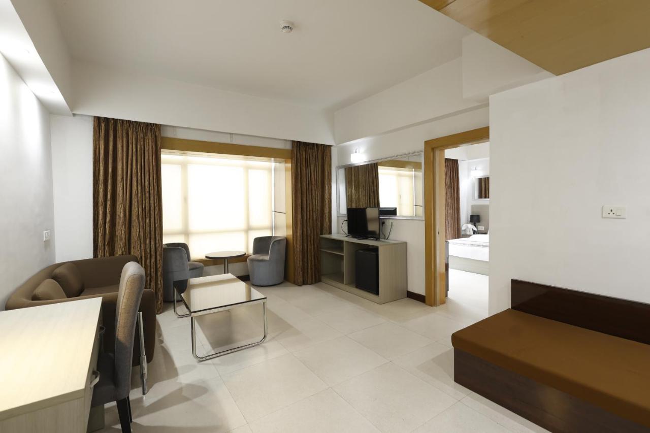 כלכותה Aristocrat Hotel מראה חיצוני תמונה