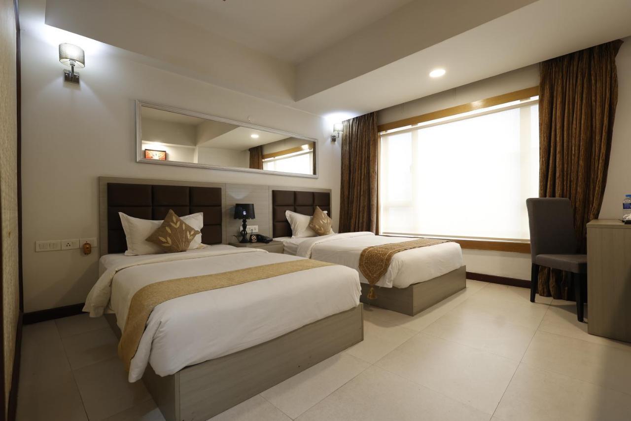 כלכותה Aristocrat Hotel מראה חיצוני תמונה