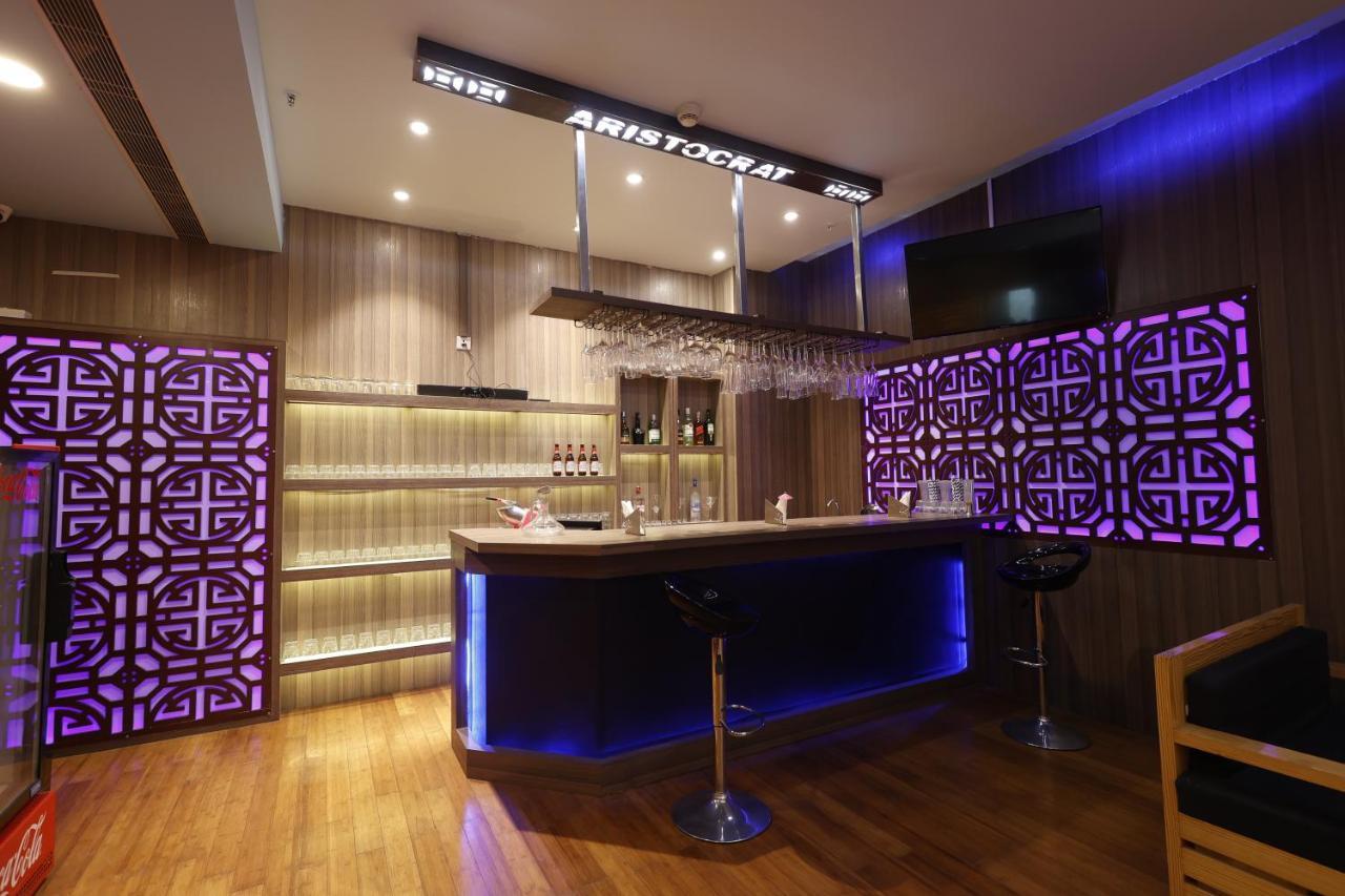 כלכותה Aristocrat Hotel מראה חיצוני תמונה