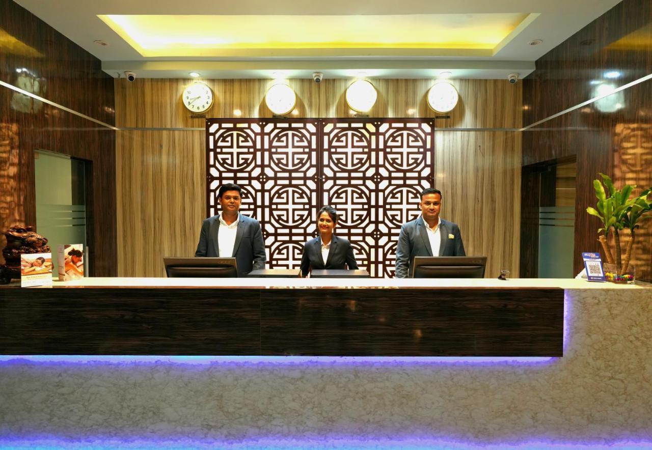 כלכותה Aristocrat Hotel מראה חיצוני תמונה
