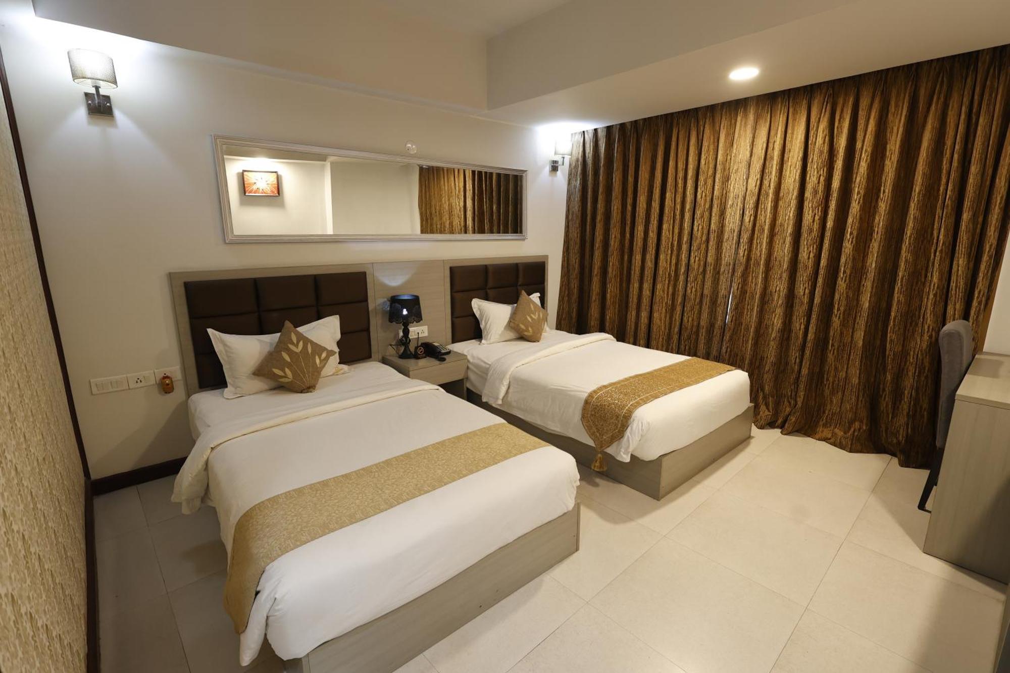 כלכותה Aristocrat Hotel מראה חיצוני תמונה