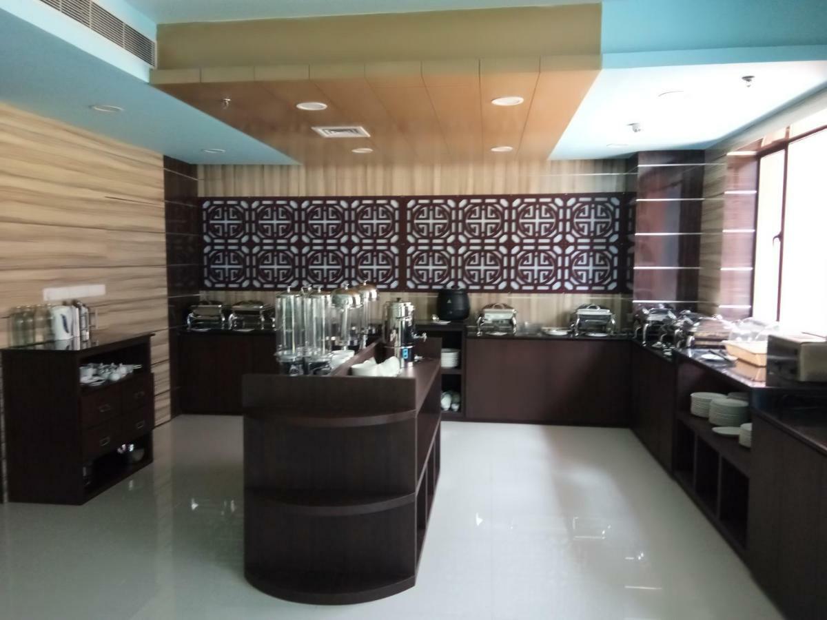 כלכותה Aristocrat Hotel מראה חיצוני תמונה
