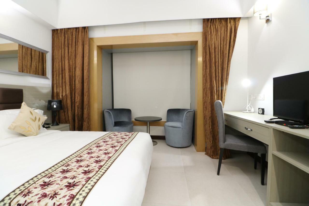 כלכותה Aristocrat Hotel מראה חיצוני תמונה