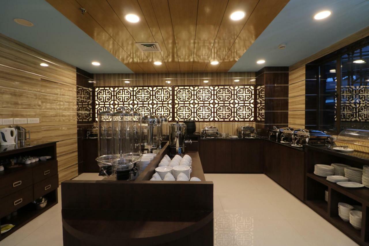 כלכותה Aristocrat Hotel מראה חיצוני תמונה