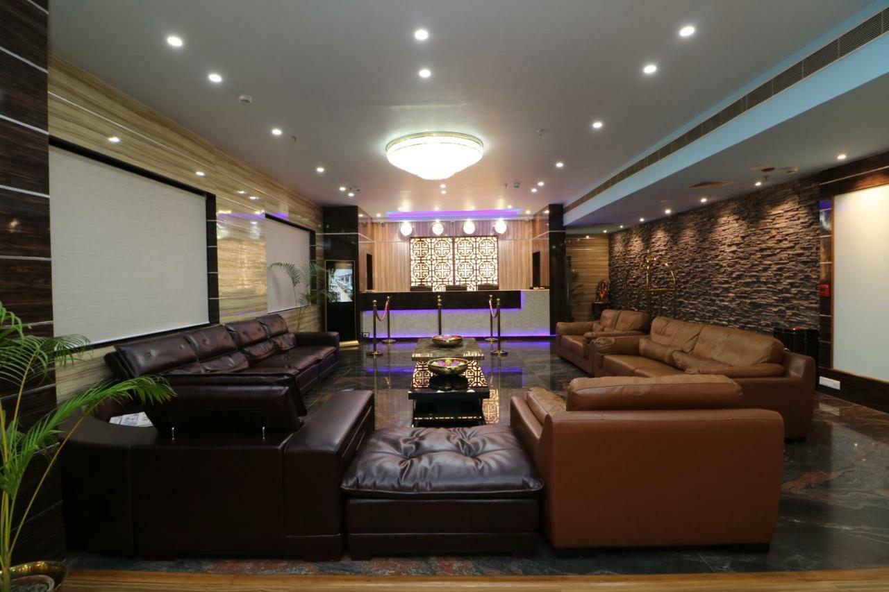 כלכותה Aristocrat Hotel מראה חיצוני תמונה