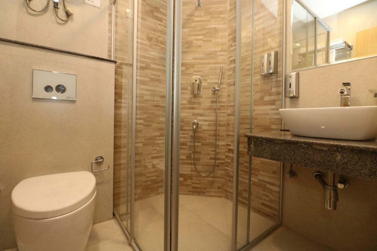 כלכותה Aristocrat Hotel מראה חיצוני תמונה