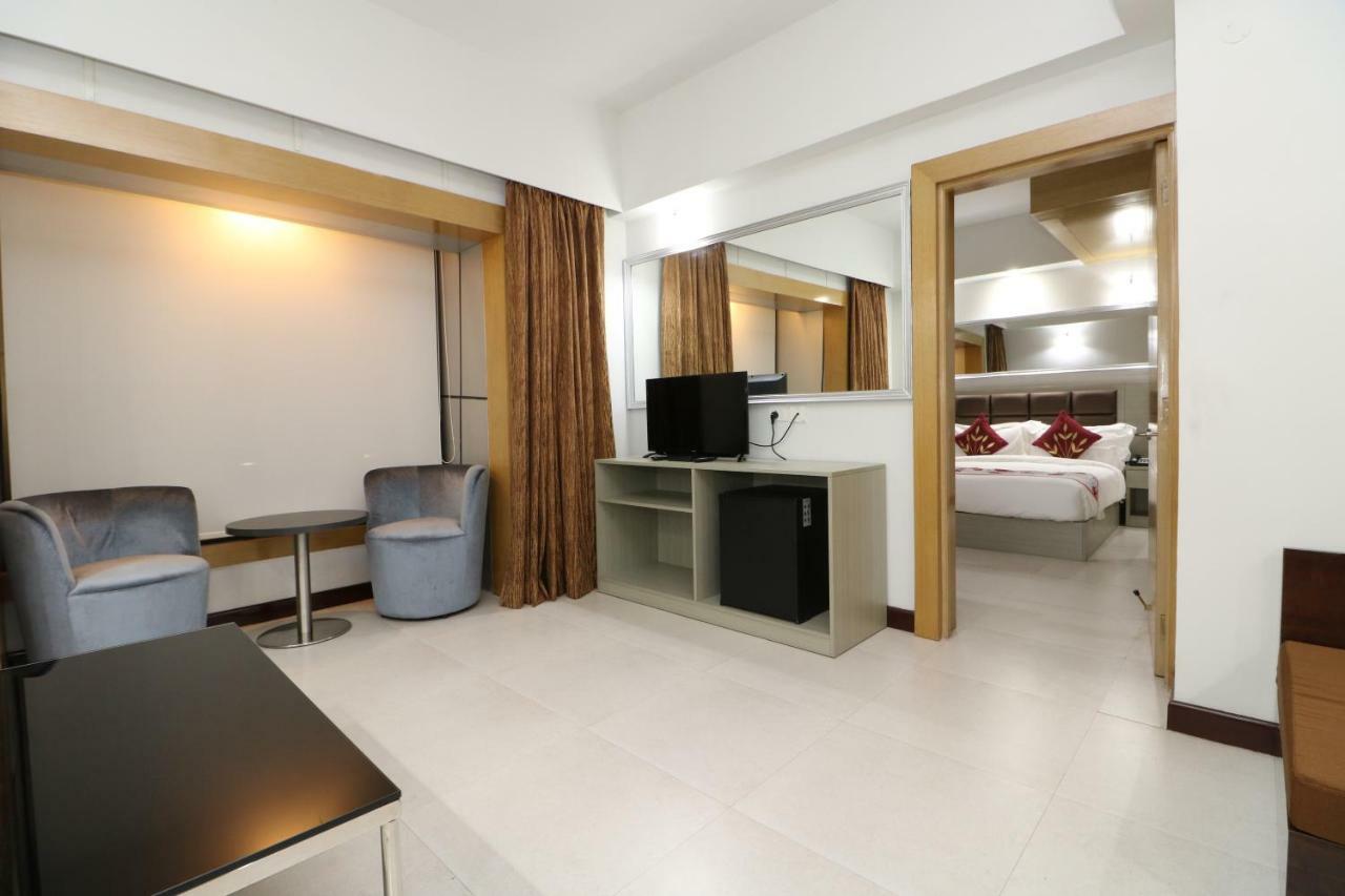 כלכותה Aristocrat Hotel מראה חיצוני תמונה