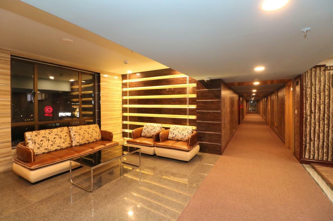 כלכותה Aristocrat Hotel מראה חיצוני תמונה