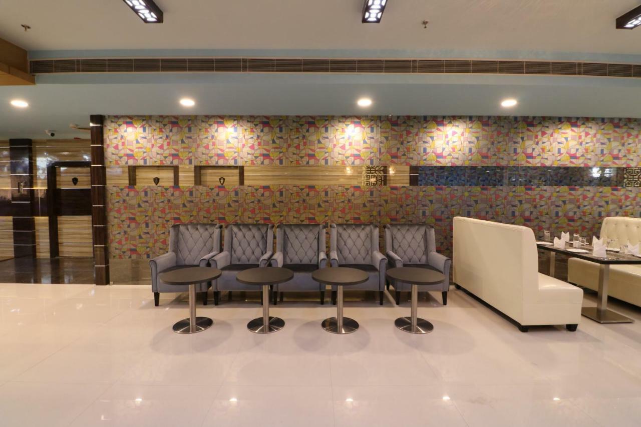 כלכותה Aristocrat Hotel מראה חיצוני תמונה