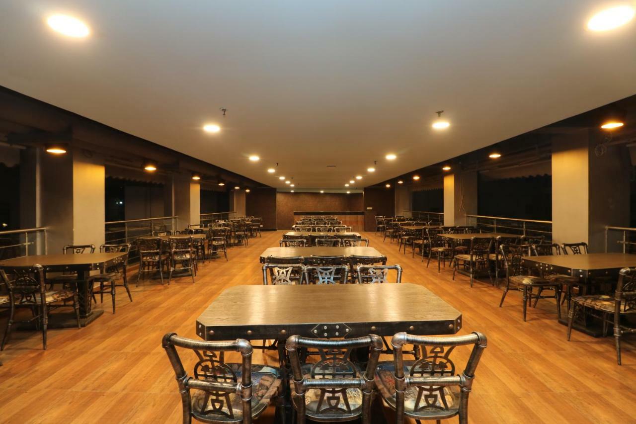 כלכותה Aristocrat Hotel מראה חיצוני תמונה