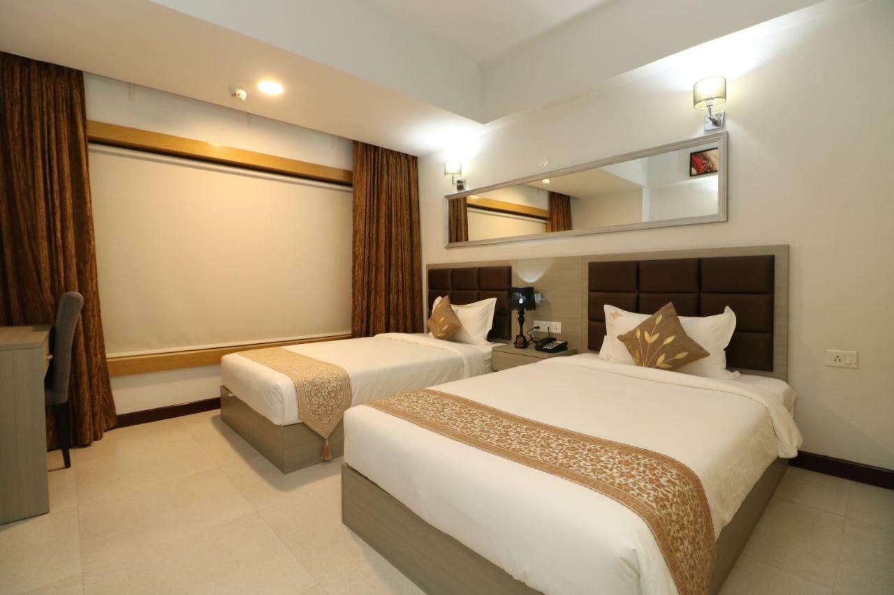 כלכותה Aristocrat Hotel מראה חיצוני תמונה