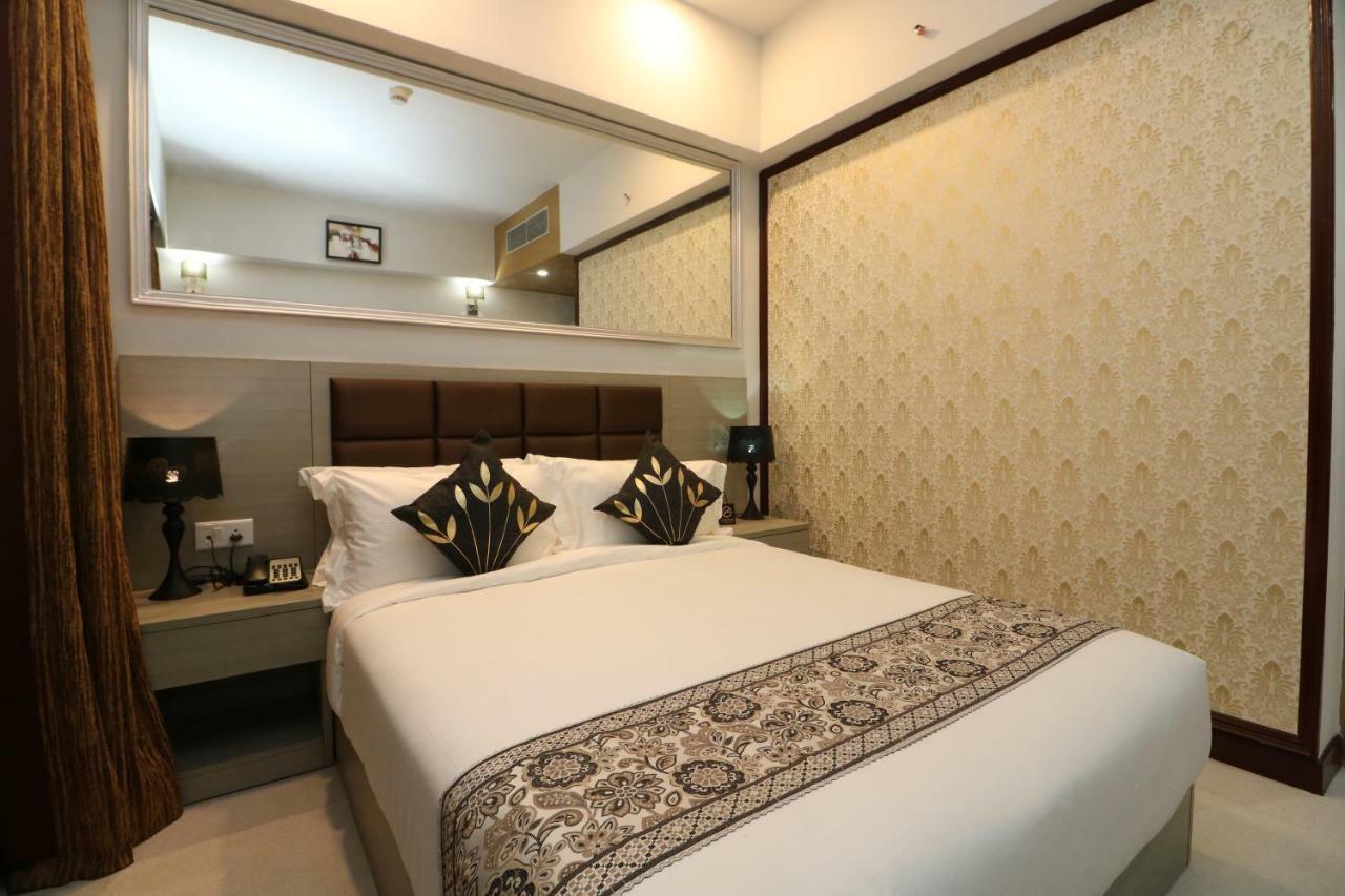 כלכותה Aristocrat Hotel מראה חיצוני תמונה
